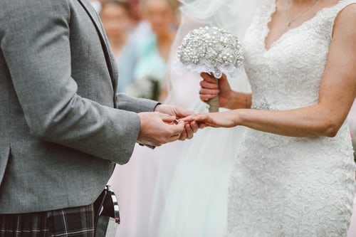 男生不理你还要主动吗 男生不理你还要主动吗